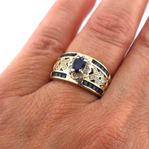 14k Gold Ring with Sapphire and Diamonds - Picture 2 of 5